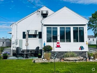 Building Photo - 116 Chalker Beach Rd