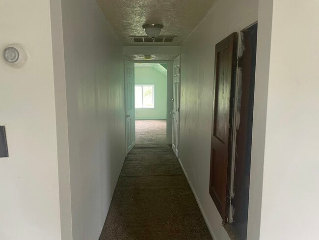 Foto del edificio - 124 Russell Ave