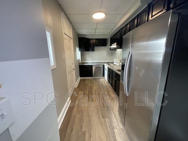 Foto del edificio - 659 W College Ave