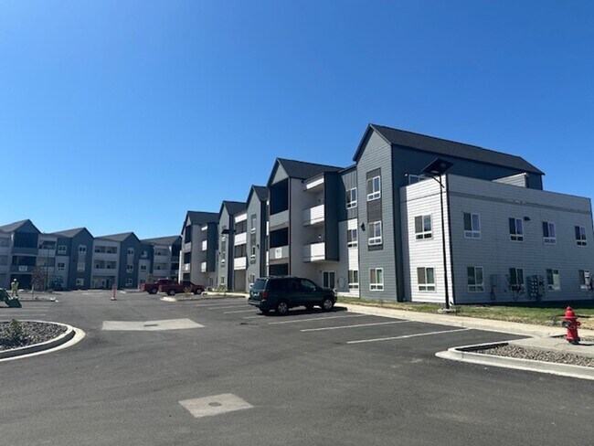 Foto del edificio - Now Leasing Building Modern Heights Apartments
