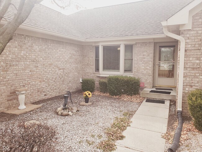 Building Photo - 5025 W Edwards Ave