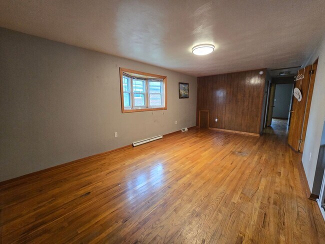 Foto del edificio - 3 Bedroom Home - Conveniently Located in N...
