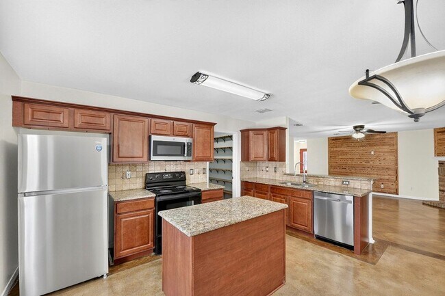 Building Photo - 1012 Triple Crown Dr
