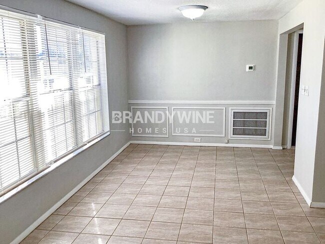 Building Photo - MOVE IN SPECIAL - $1000 off JUNE RENT with...