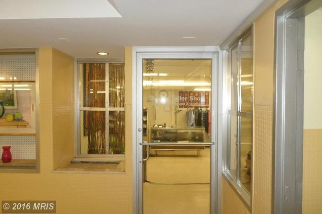 Building Photo - 4201 Cathedral Ave NW