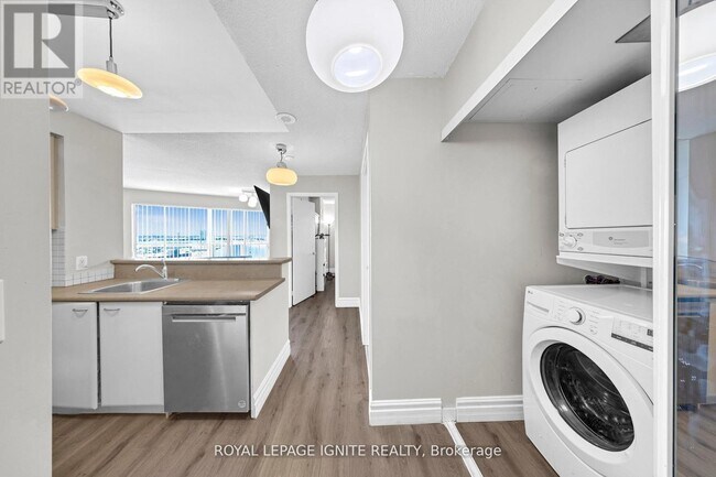 Photo du bâtiment - 36 Lee Centre Dr