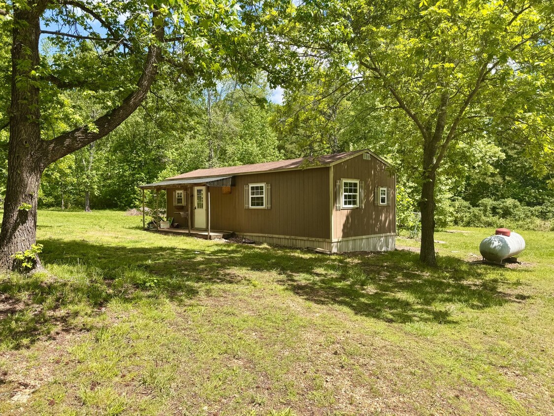 Primary Photo - Country Oasis Studio with Carport