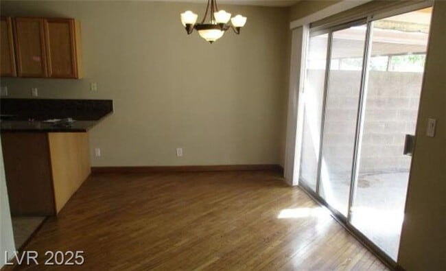 Building Photo - Single-story townhouse 3 bedrooms