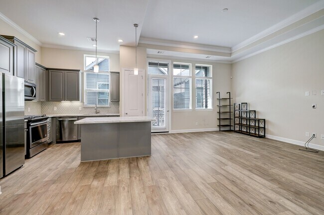 Building Photo - 2119 Naomi St