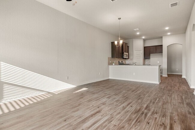 Foto del edificio - AVAILABLE NOW! STUNNING 3 BEDROOM DUPLEX L...