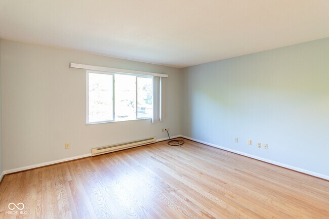 Building Photo - 4835 N Bolton Ave