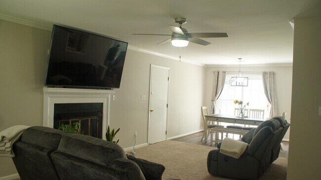 Building Photo - 102 Trivalon Ct