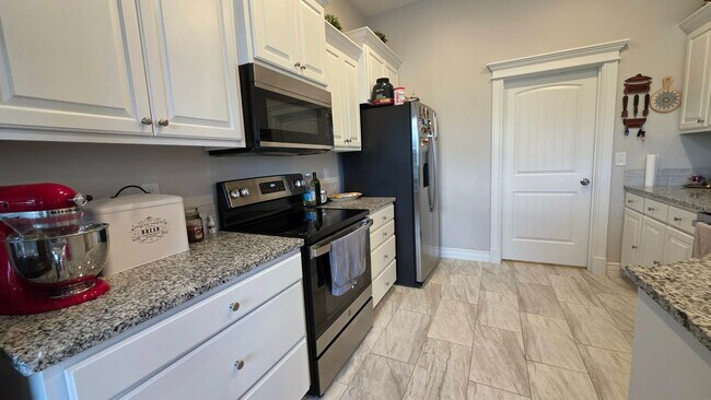 Foto del edificio - Charming 4 bedroom, 2 bath home COMING SOON!