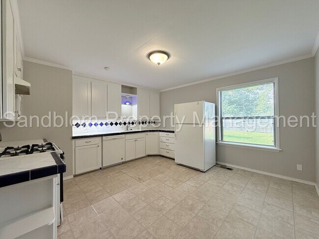 Building Photo - For Lease | Tulsa | $1100 Rent