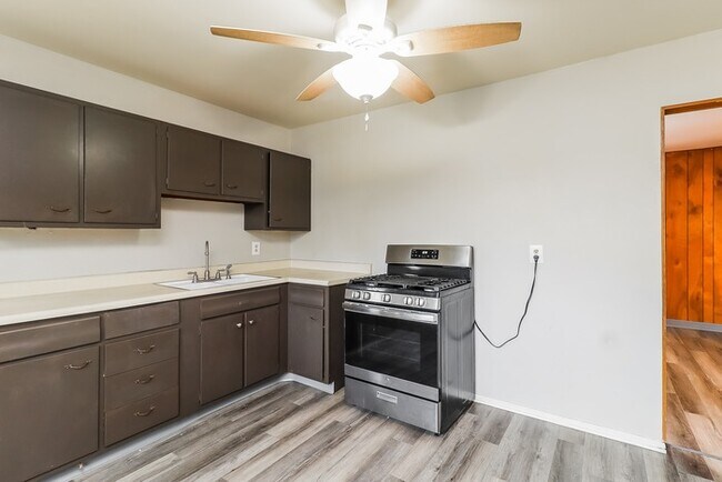 Foto del edificio - 10926 Pleasanthill Dr