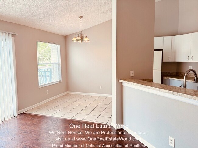 Building Photo - 2532 Woodgate Blvd