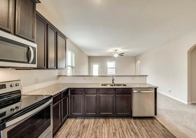 Foto del edificio - 300 Eastwood Flats Dr