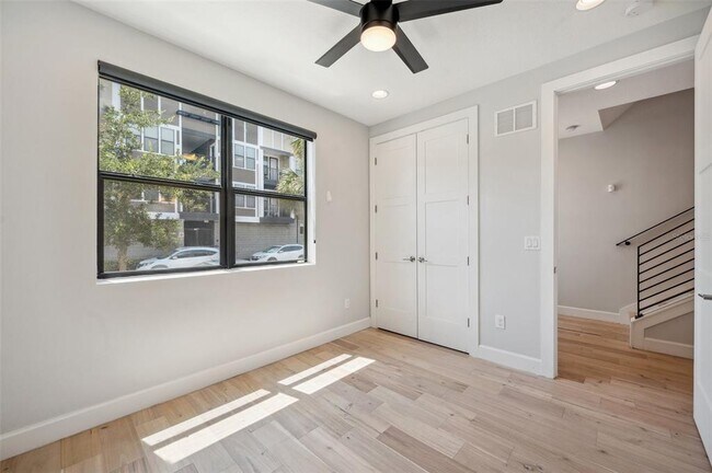 Foto del edificio - 401 N Oregon Ave