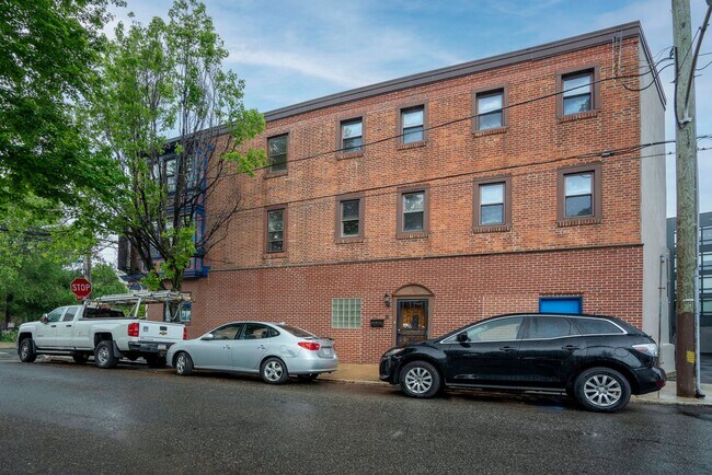 Building Photo - 322 Poplar Street