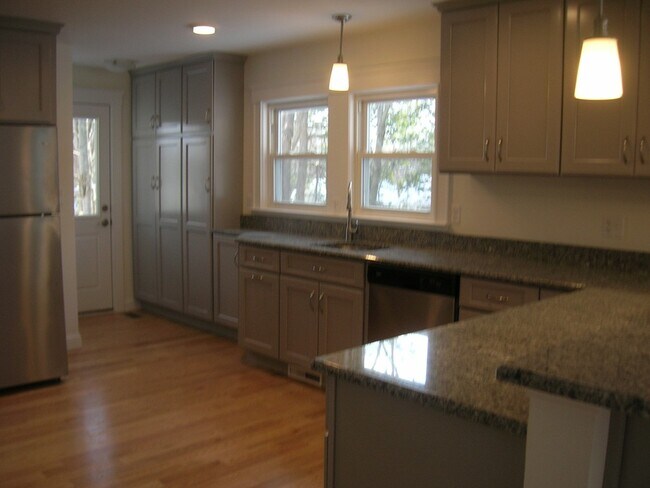Building Photo - 53 Vine St