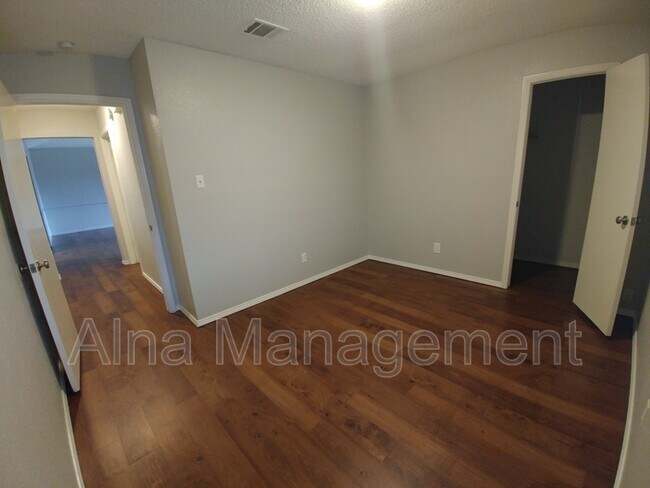 Foto del edificio - 6461 Whitehurst Dr