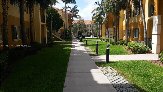 Foto del edificio - 7300 NW 114th Ave
