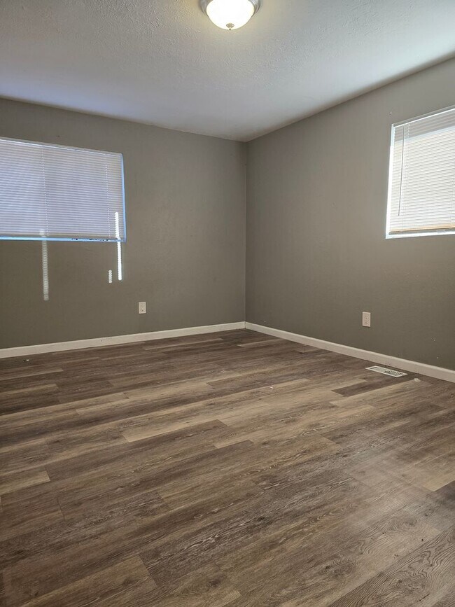 Building Photo - Updated 2 Bedroom 1.5 Bath in Westminster