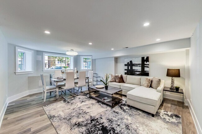 Foto del edificio - 5050 N Ridgeway Ave