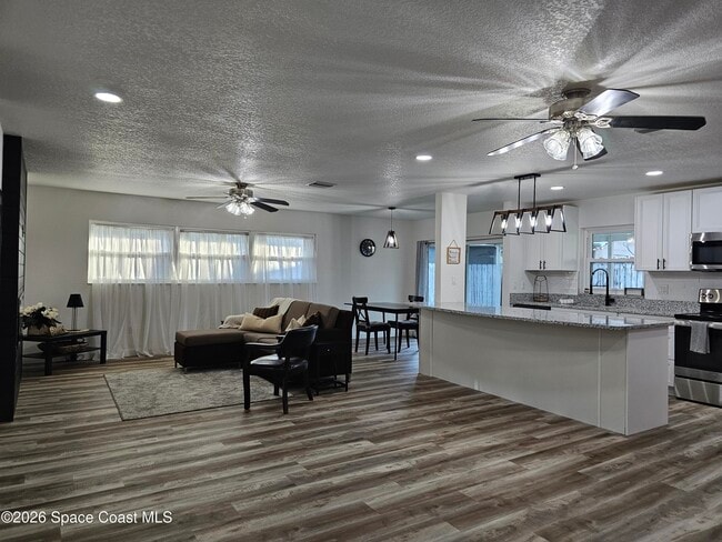 Building Photo - 872 Sadnet Cir NE