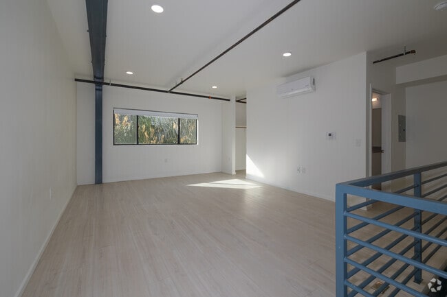 1BR, 1BA - 922SF - Bedroom - The Flash