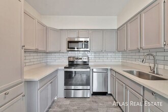 Building Photo - 2530 N 17th Way