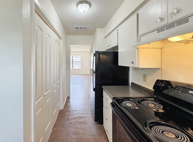 Building Photo - 1024 Southmoor Dr