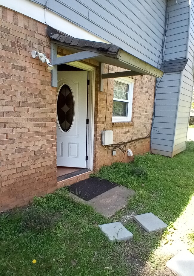 Foto del edificio - 5211 Lilburn Stone Mountain Rd SW