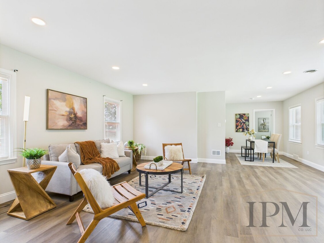 Foto principal - Available Now! Beautiful 3 Bedroom 2 Bath ...