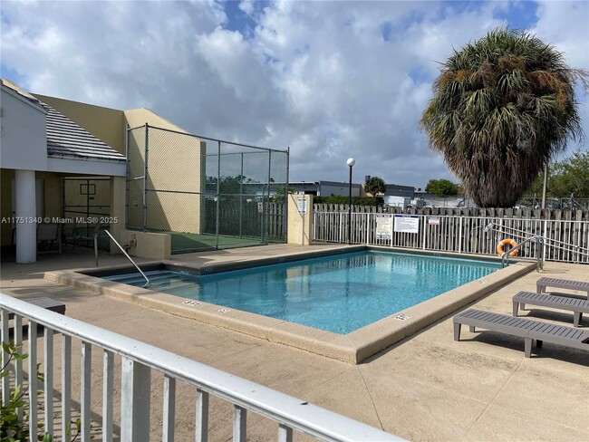 Building Photo - 4560 SW 68th Ct Cir