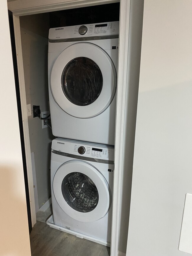 Building Photo - 2501 Linden Ave