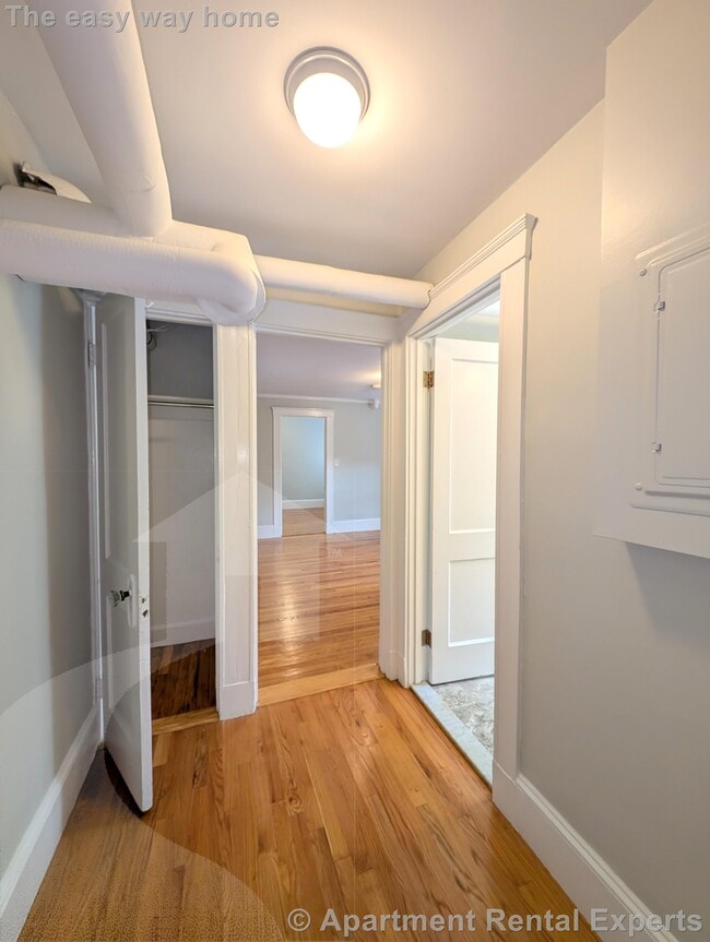 Building Photo - 156-158 Summer St Unit #B2