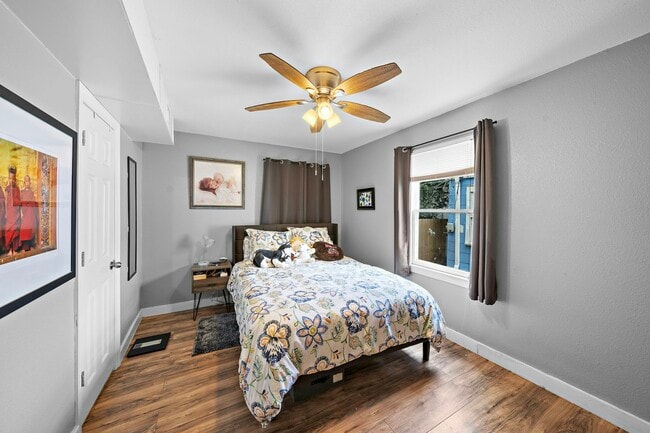 Foto del edificio - 609 Sealy Ave