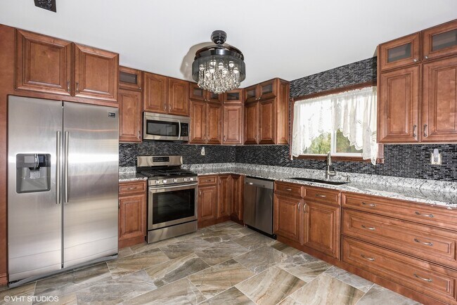 Building Photo - 4N225 Briar Ln