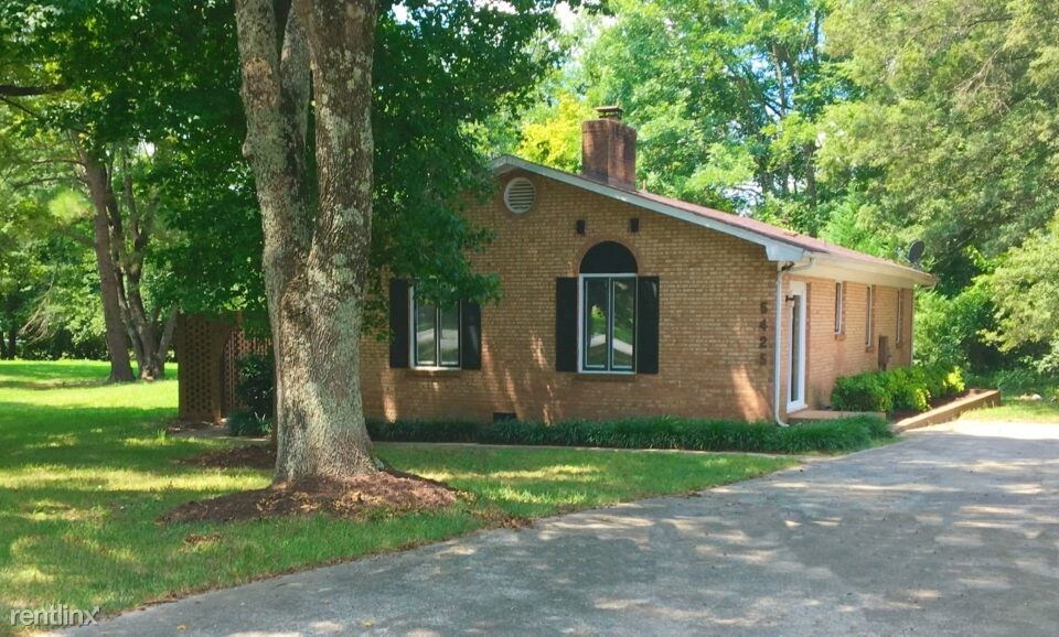 Primary Photo - 5425 Faulconbridge Rd