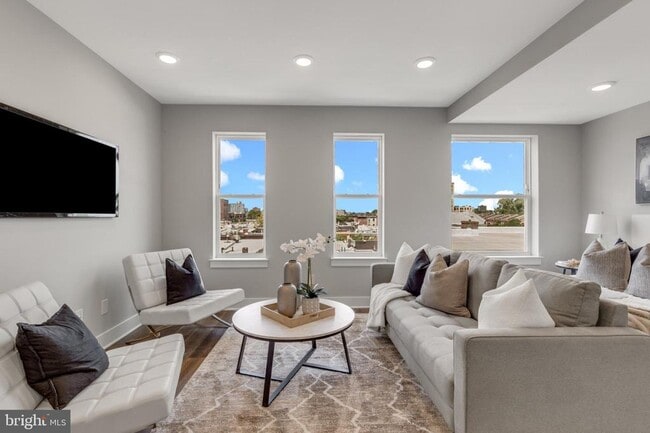 Foto del edificio - 1924 N Front St