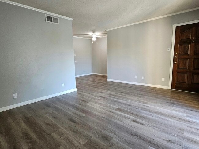 Building Photo - 2300 Nacogdoches Rd