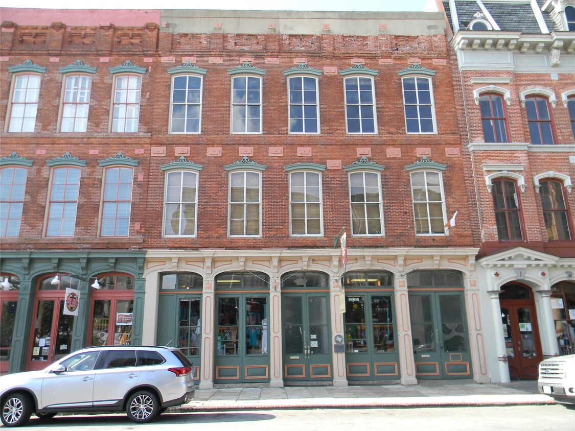 Primary Photo - 2315 The Strand