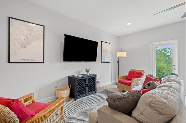 Tons of natural light - 1884 Pointe Dr