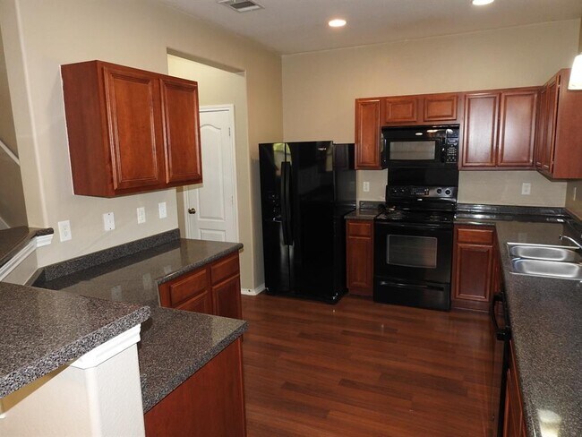 Foto del edificio - 571 New Country Rd