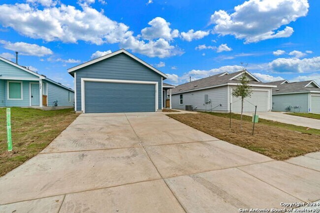 Foto del edificio - 731 Grey Dove Trl