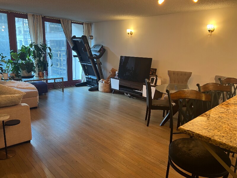 Foto principal - 200 N Dearborn St
