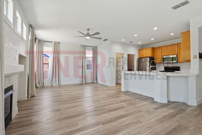 Building Photo - 2075 Larkflower Way