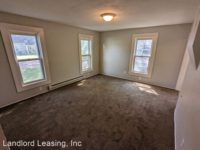 Foto del edificio - 3 br, 1.5 bath House - 326 W. 8th Street