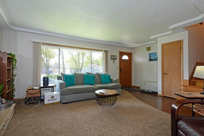 Building Photo - Charming 3 Bed, 1.5 Bath Home in Richfield – Private Yard, Garage & Prime Twin Cities Access